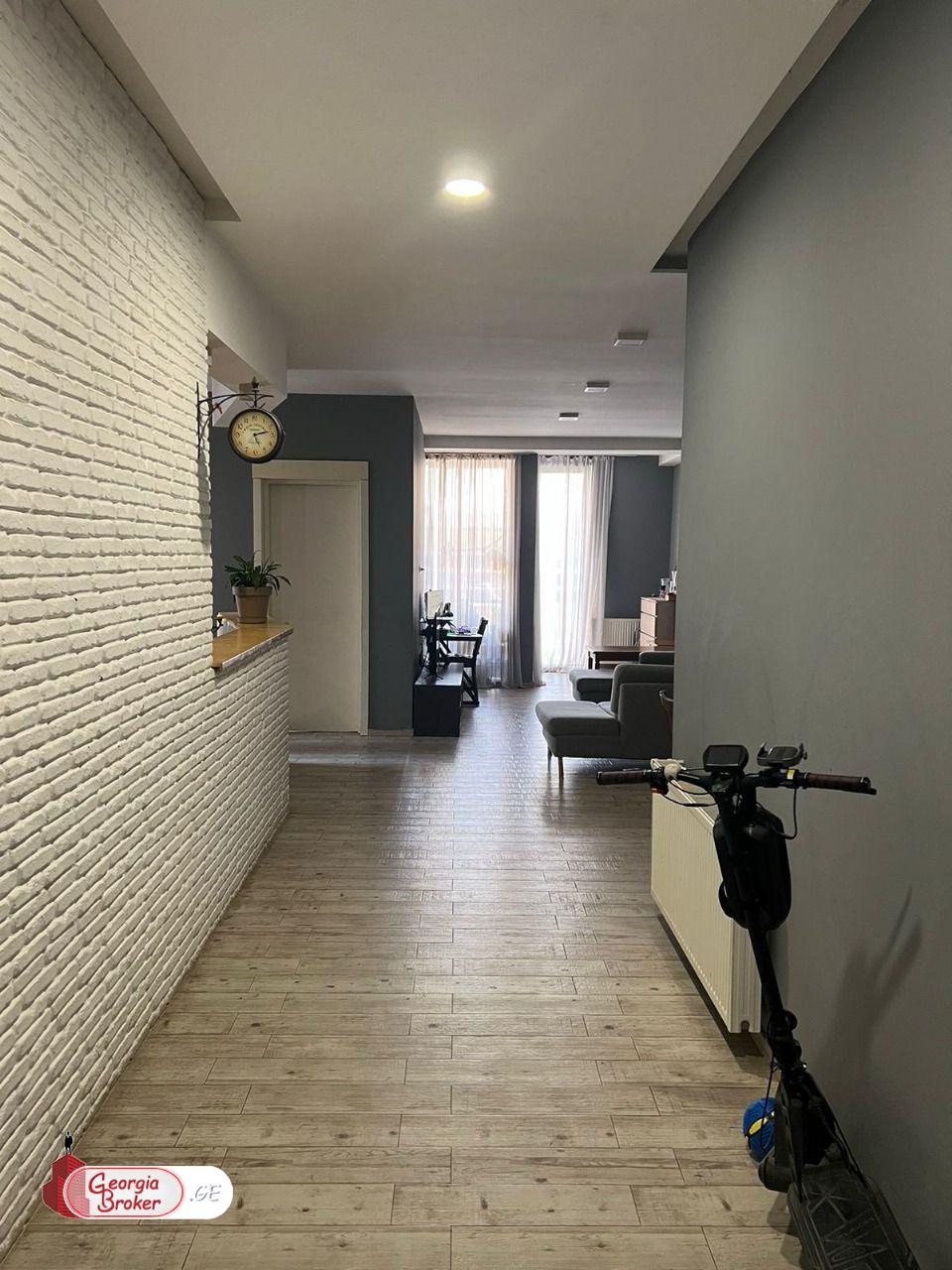 იყიდება ახალი გარემონტებული 4 ოთახიანი ბინა